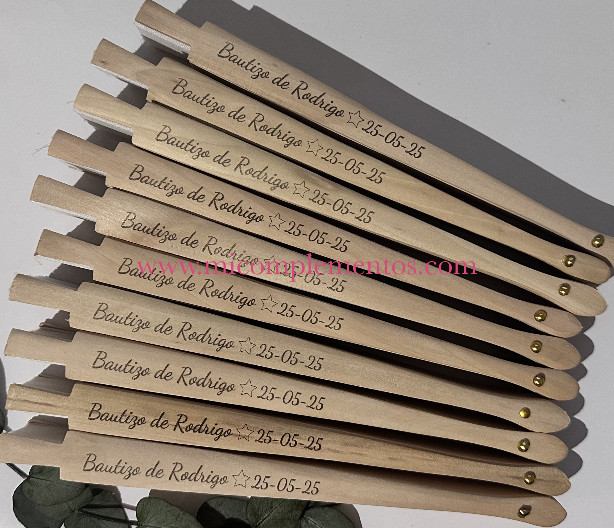 Abanico de madera grabado eventos - Imagen 2