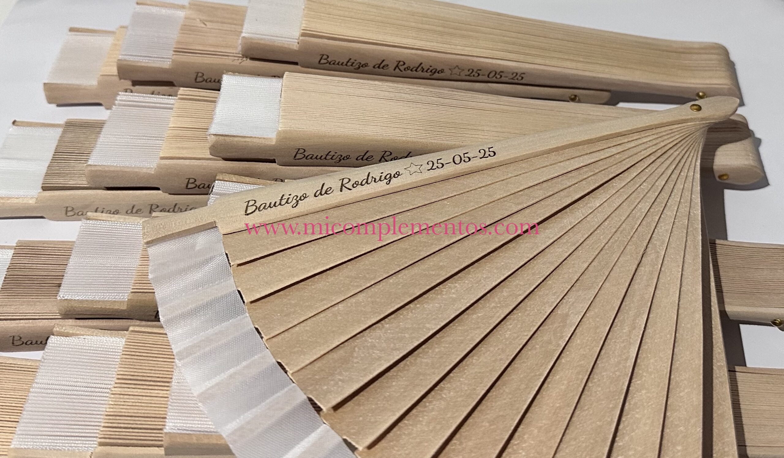 Abanico de madera grabado eventos - Imagen 3