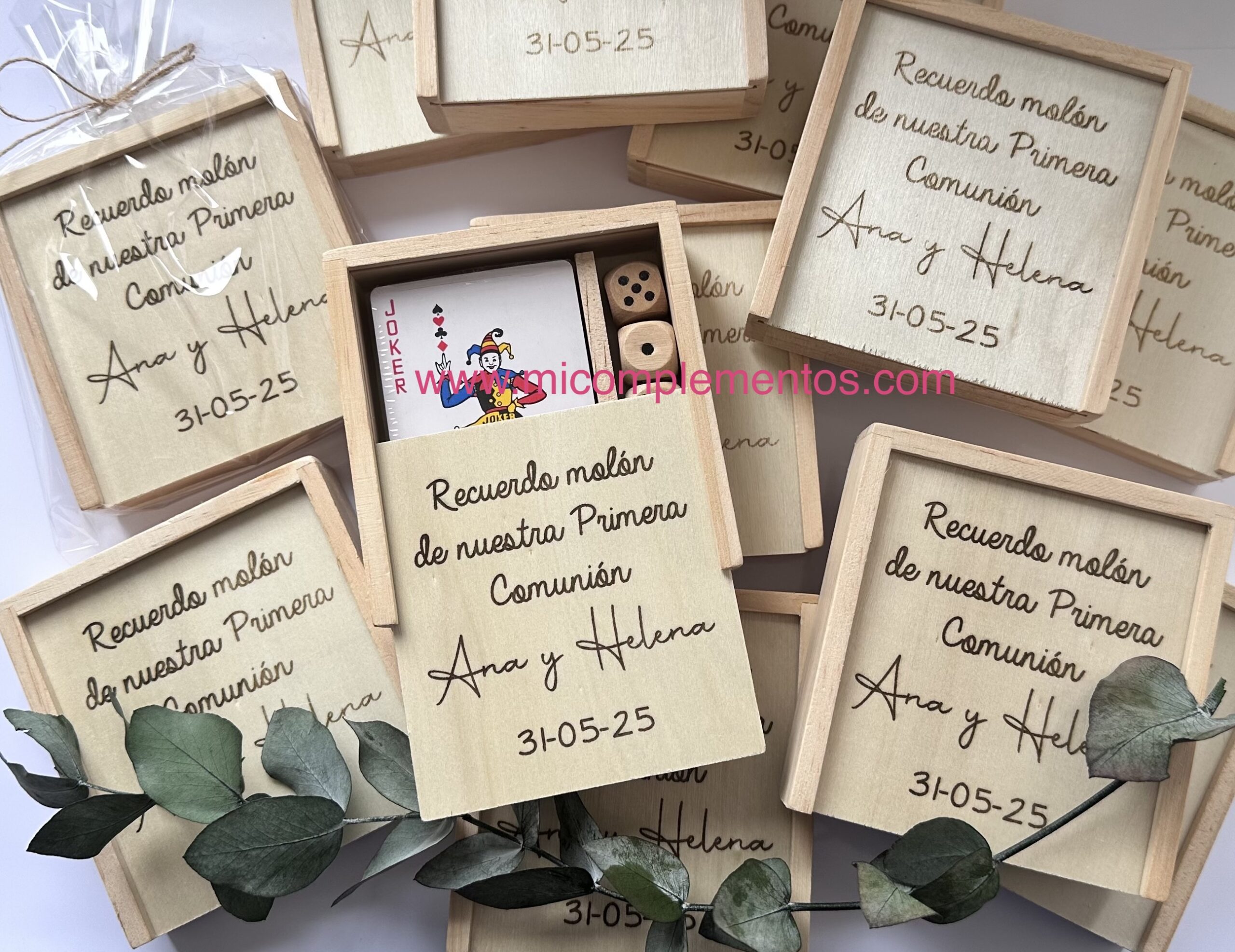 Juego de dados y cartas grabado