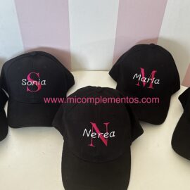 Gorra inicial y nombre